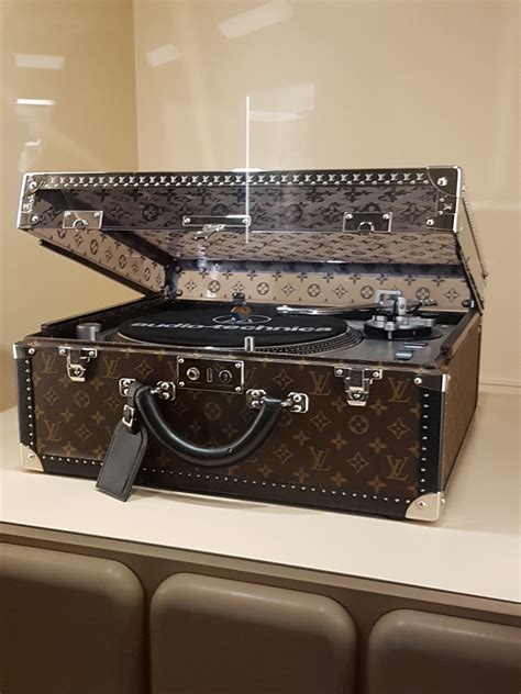 louis vuitton record player